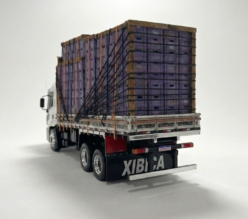 Caminhão Cargo "El Xibica" - Escala 1/24 (Edição Qualificada)